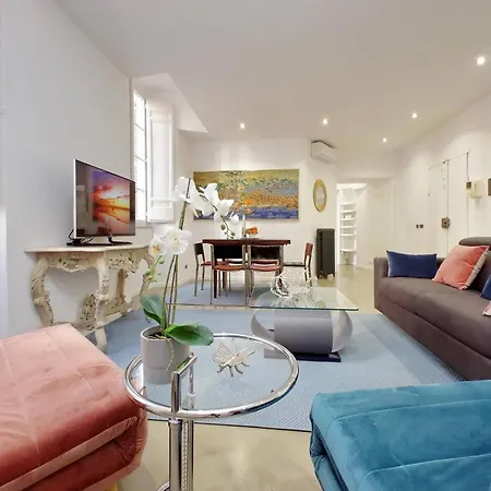 Amazing By The Pantheon Rome