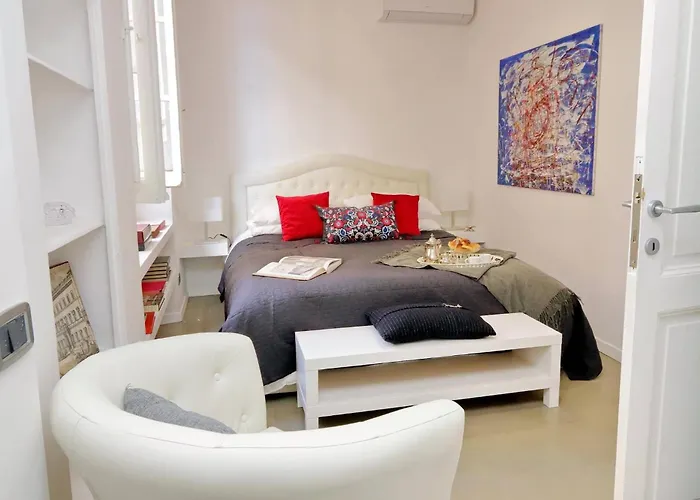 Amazing By The Pantheon Rome